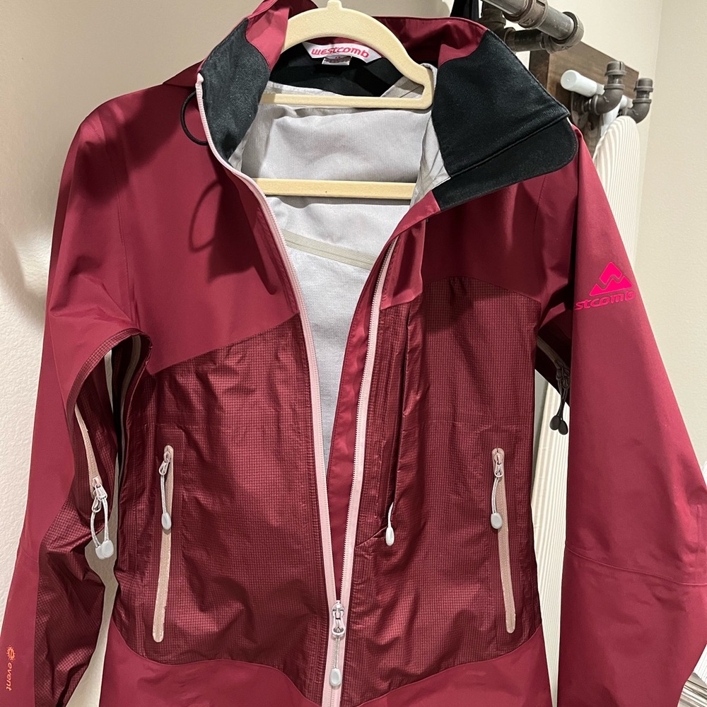Westcomb Cruiser LT Burgundy E-vent Shell Rain Jacket Women’s, size Small